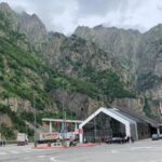Լարսը բաց է